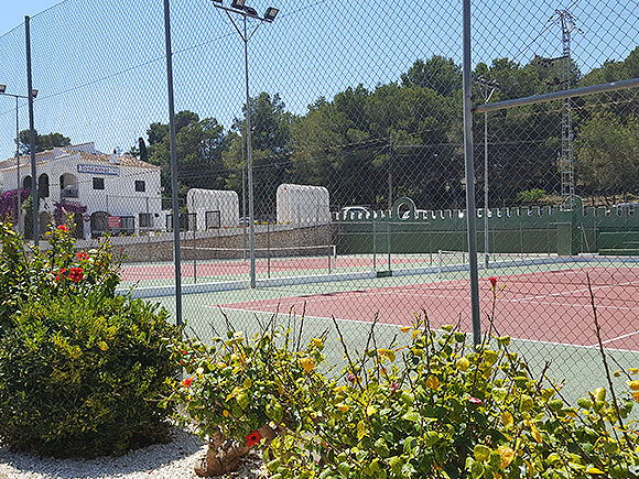 Pistas de Tenis en Jávea - Pista de Frontón en Jávea